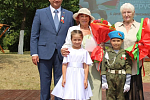 Не меркнет героев слава
